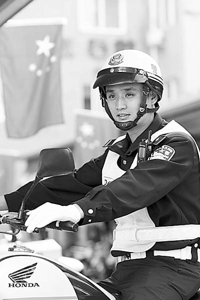 “北京最帥交警”走紅網(wǎng)絡圖片