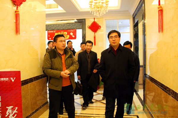 大唐電信與中船重工客商來夾考察陶瓷產(chǎn)業(yè)發(fā)展