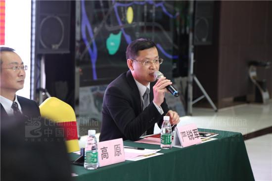 華夏中央廣場總經(jīng)理嚴(yán)銳軍介紹華夏中央廣場新規(guī)劃