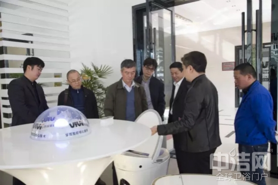 衛(wèi)生陶瓷協(xié)會(huì)副會(huì)長繆斌領(lǐng)導(dǎo)一行蒞臨VIVI維衛(wèi)視察指導(dǎo) 衛(wèi)生陶瓷協(xié)會(huì)副會(huì)長繆斌領(lǐng)導(dǎo)一行蒞臨VIVI維衛(wèi)視察指導(dǎo)