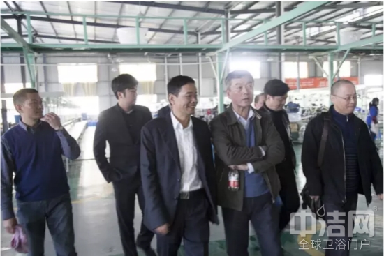 衛(wèi)生陶瓷協(xié)會(huì)副會(huì)長繆斌領(lǐng)導(dǎo)一行蒞臨VIVI維衛(wèi)視察指導(dǎo) 衛(wèi)生陶瓷協(xié)會(huì)副會(huì)長繆斌領(lǐng)導(dǎo)一行蒞臨VIVI維衛(wèi)視察指導(dǎo)